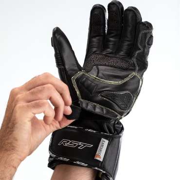 Gants RST TracTech EVO 4 Cuir - vue porter sur une main